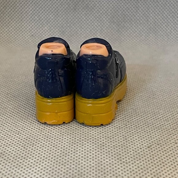 MGA Bratz Boyz Doll Pair Feet Shoes Navy Blue Side Buckle Yellow Sole - Picture 3 of 3
